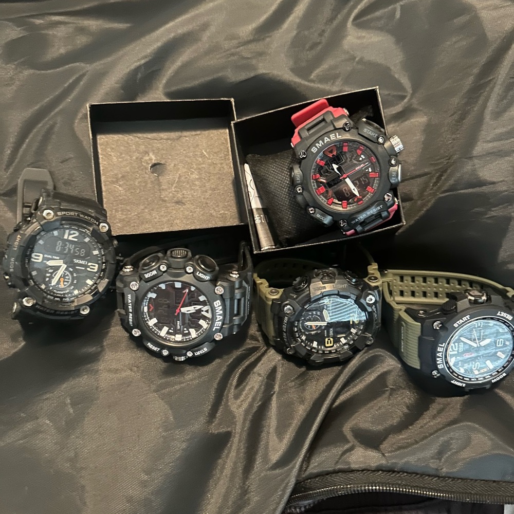 Smael Heavy-Duty Sport Watch - Black & Red Accent